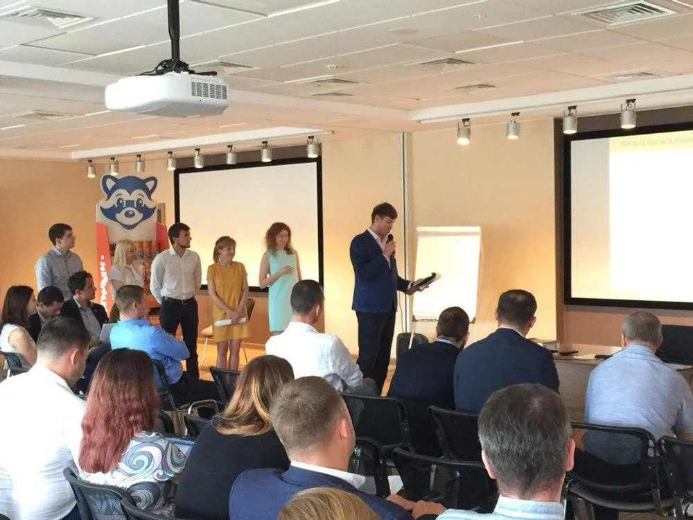 Level UP 
Управление на практике: 
Контроль,  Обратная связь, Мотивация.